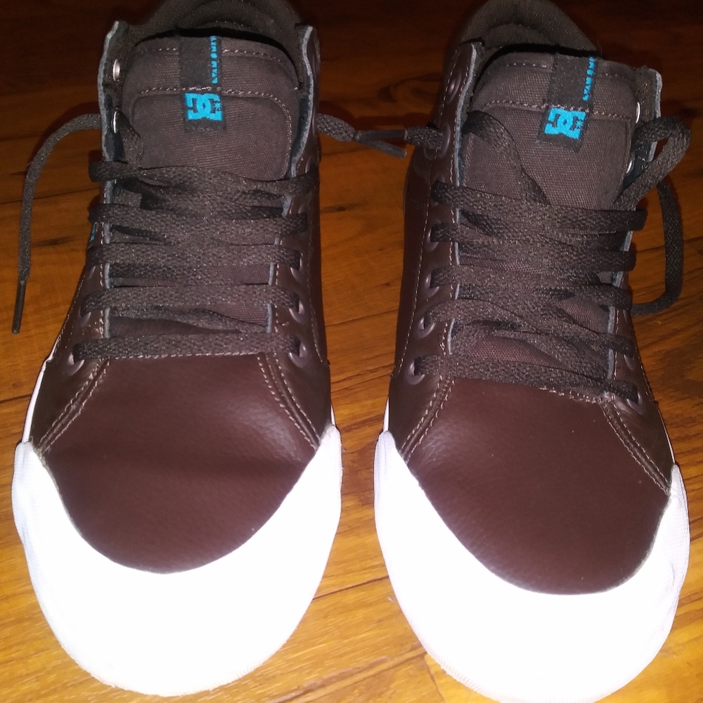 Shoes - Picture 6 of 9